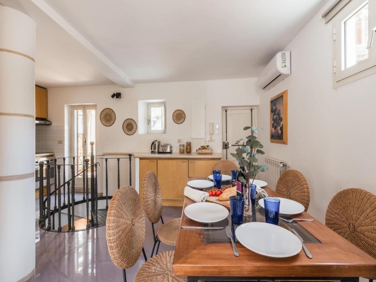 The Best Rent - Two-Bedroom Apartment With Terrace Near Trevi Fountain Rome Bagian luar foto