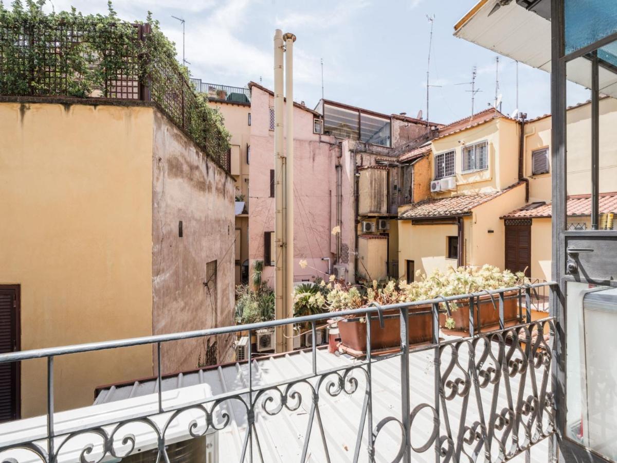 The Best Rent - Two-Bedroom Apartment With Terrace Near Trevi Fountain Rome Bagian luar foto